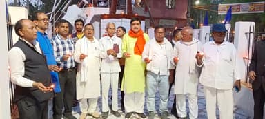 संविधान निर्माता बाबा साहेब भीमराव अम्बेडकर कि जयंती समारोह के पुर्व संध्या पर दीप प्रज्वलित कर किया गया।
बिरेन्द्र मिश्रा प्रवक्ता सह मीडिया प्रभारी भोजपुर जिला कांग्रेस कमेटी