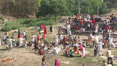 गुरुआ: पितरों के मोक्ष के लिए भूरहा धाम में श्रद्धालुओं ने किया तर्पण