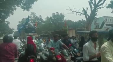 नानपारा: कस्बा नानपारा में समाजसेवियों ने जुलूस निकालकर मनाई डॉ. भीमराव अंबेडकर की जयंती, काफी संख्या में लोग रहे मौजूद