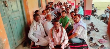 हरलाखी: संयुक्त शिक्षक संघर्ष मोर्चा के सदस्यों ने हरलाखी बीडीओ को सौंपा ज्ञापन, नई शिक्षक नियुक्ति नियमावली का किया विरोध