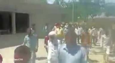 इटवा: बिस्कोहर चेयरमैन प्रत्याशी राजेशअवस्थी उर्फ कालिया बाबा ने क्षेत्र के दर्जनो गांवो मे पहुंच किया जनसंपर्क,सुनी समस्याए