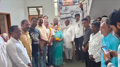 चित्तौड़गढ़: जिला स्तरीय 20 सूत्रीय कार्यक्रम समिति में सदस्य मनोनीत होने पर राज्यमंत्री का कुंभानगर निवास पर किया स्वागत।