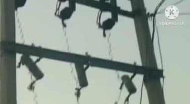 फरीदपुर: गांव गनेश खेड़ा में 1 महा पूर्व फुका विद्युत ट्रांसफार्मर अधिकारियों ने नहीं ली सुध ग्रामीणों ने लगाए आरोप