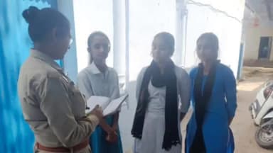 हमीरपुर: हमीरपुर जनपद में एंटी रोमियो टीम ने जागरूकता अभियान चलाकर की एंटी रोमियो चेकिंग व चलाया जागरूकता अभियान