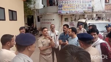 बासोदा: गंजबासौदा नगर वार्ड 5 में हत्या को लेकर एसपी एडिशनल एसपी ने किया घटनास्थल का निरीक्षण लोगों  की बातचीत दिए निर्देश