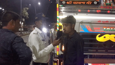 चितरंगी: यातायात पुलिस ने माजनमोड़ पर परिवहन कर रहे वाहन चालकों की ब्रेथ एनालाइजर मशीन से की चेकिंग, कई चालकों को दी गई हिदायत