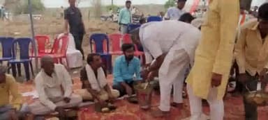 तेंदूखेड़ा: वन ग्राम झादा मानगढ़ में ग्राम वासियों के बीच पहुंचकर केंद्रीय राज्य मंत्री प्रहलाद सिंह पटेल ने परोसा समरसता भोज