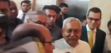 पटना ग्रामीण: मेदांता अस्पताल में सीएम नीतीश कुमार ने कहा- अरविंद केजरीवाल की बहुत इज्जत है