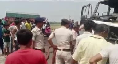 फारबिसगंज: फारबिसगंज के NH-57 ढोलबज्जा पेट्रोल पंप के पास चार चक्का वाहन लोडकर गुड़गांव से सिलीगुड़ी जा रही 1 ट्रक में लगी आग