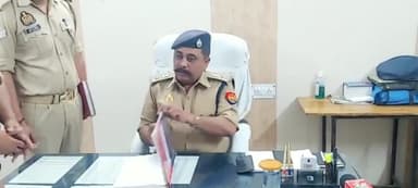 कानपुर: एसपी जीआरपी अष्टभुजा सिंह ने कानपुर सेंट्रल रेलवे स्टेशन के बैरक का किया निरीक्षण, बैरक सुधार के लिए शासन को लिखा पत्र