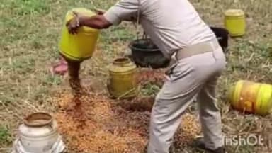 जमुई: केवाली मुसहरी में उत्पाद विभाग ने ड्रोन कैमरे की मदद से की छापेमारी, 5400 किलो जावा महुआ और 30 लीटर शराब को किया नष्ट