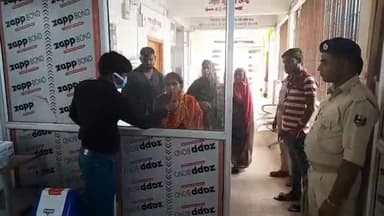 जमुई: उत्पाद विभाग पुलिस ने जिले के अलग-अलग जगहों से 5 महिला सहित 6 शराब तस्करों को किया गिरफ्तार, मेडिकल के लिए लाए अस्पताल