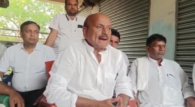 हरलाखी: उमगांव आरजेडी पार्टी कार्यालय में पूर्व विधायक रामाशीष ने कहा यूपी में माफिया राज का बोलबाला