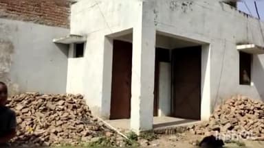 हमीरपुर: अतीक अहमद और उसके भाई अशरफ की गोली मारकर कुरारा कस्बा निवासी युवक ने की हत्या, घर के बाहर पुलिस का लगा पहरा