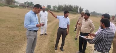 बलरामपुर समाचार विश्वविद्यालय बनाने के लिए जमीन देखने की कवायद हुई तेज जिलाधिकारी डॉ महेंद्र कुमार अपर जिला अधिकारी प्रदीप कुमार उप जिलाधिकारी मंगलेश ने मौके पर जाकर तुलसीपुर क्षेत्र में विश्वविद्यालय बनाने के लिए जमीन का मौका मुयानना किया