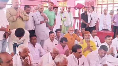 महुआ: डिस्ट्रिक्ट को-ऑपरेटिव के नवनिर्वाचित अध्यक्ष एवं उपाध्यक्ष ने प्रसिद्ध शक्तिपीठ गोविंदपुर पहुंच कर की पूजा अर्चना