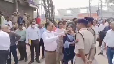 मुरादाबाद: शहर में टैक्स वसूली में लापरवाही करने पर 4 कर्मचारियों पर गिरी गाज, अपर नगर आयुक्त अनिल कुमार सिंह ने दी जानकारी