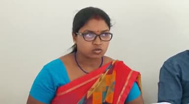 कांके: सरना झंडा विवाद को लेकर पाहन महासंघ की सुजाता मुंडा ने दी प्रतिक्रिया ।