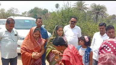 ବରପାଲି: ରେଟାମୁଣ୍ଡା ଗ୍ରାମ ୨୪ପ୍ରହରୀ ନାମଯଜ୍ଞରେ ଯୋଗଦେଲେ ମନ୍ତ୍ରୀ ରିତା ସାହୁ ଓ ସମସ୍ତଙ୍କ ଶାନ୍ତି ସମୃଦ୍ଧି କାମନା କରି କଲେ ପୂଜାର୍ଚ୍ଚନା।