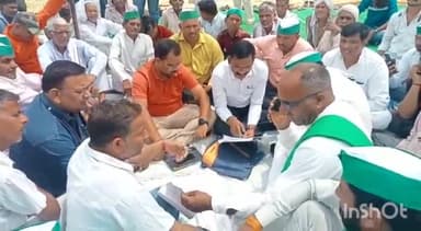 गढ़मुक्तेश्वर: गांव आलमनगर स्थित गंगा एक्सप्रेस वे पर भारतीय किसान यूनियन अराजनैतिक कार्यकर्ताओं ने दिया धरना ।