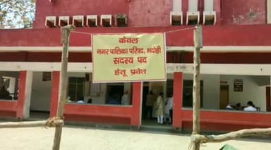 भदोही: सोमवार को 1बजे तक भदोही नगर पालिका अध्यक्ष के5 व सदस्य हेतु 37 फार्म हुए क्रय