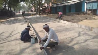 यूपी बलरामपुर ललिया हरिहरगंज वरदौलिया निर्माणाधीन मार्ग पर तेज़ी से निर्माण कार्य जारी। तराई क्षेत्र के तीन लाख आवादी का