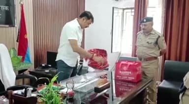 हरिद्वार: रैंकर भर्ती परीक्षा पास कर हरिद्वार पुलिस के 5 जवान बने सब इंस्पेक्टर एसएसपी हरिद्वार ने स्टार पहनाकर दी बधाई