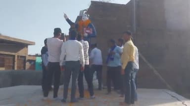 जलेसर: भारत रत्न डॉक्टर बी आर अंबेडकर की मण्डपुरा गांव से निकाली गई विशाल शोभायात्रा.