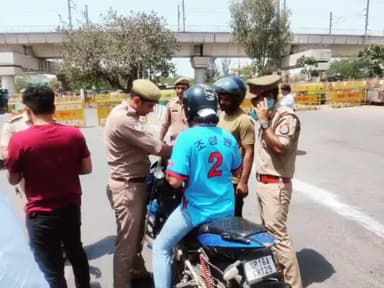 गाज़ियाबाद: जिले में यातायात पुलिस ने  नियमों का उलंघन करने वाले 4238 वाहनों के किए चालान, NH9 पर प्रतिबंधित 1 इरिक्शा किया सीज