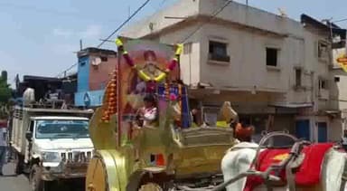 तेंदूखेड़ा: जबेरा नगर में सेन समाज ने आराध्य देव की निकाली भव्य शोभायात्रा, प्रतिभावान छात्र-छात्राओं का किया सम्मान