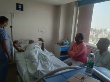 समाज के प्रबुद्ध ,प्रतिष्ठित ,सामाजिक  ब्यक्ति  राजनितिक कार्यकर्ता बक्सर जिला के वरिये  राजद नेता श्री  अखिलेश यादव जी का अपरेशन पटना बिग अपोलो अस्पताल मे हुआ है ।
आज सुबह अस्पताल पहुंचकर कुशल क्षेम जाना जल्द स्वस्थ्य होने के लिए भगवान् से