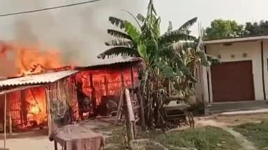 रोसड़ा: नेपाली चौक पर मछली दुकान में आग लगने से हज़ारों का सामान जलकर हुआ बर्बाद, अंचल अधिकारी रोसड़ा से सहायता देने की मांग की