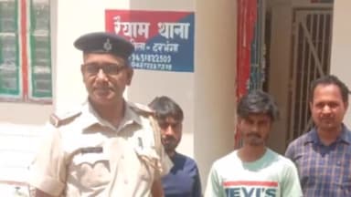 केवटी रनवे: मोहनपुर गांव के समीप से पुलिस ने नशे की हालत में शोर शराबा कर रहे तीन युवकों को किया गिरफ्तार। रैयाम थानाध्यक्ष विनय कुम