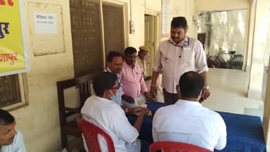 मिर्ज़ापुर: कलेक्ट्रेट में जिला निर्वाचन अधिकारी के निर्देश पर चिकित्सा शिविर में एक चिकित्सक और एक फार्मासिस्ट की लगाई गई ड्यूटी