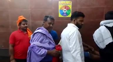 मिर्ज़ापुर: सिनहर कला में बच्चों के विवाद में दो पक्षों में हुई मारपीट में 4 लोग गंभीर रूप से हुए घायल,देहात कोतवाली में दी गई तहरीर