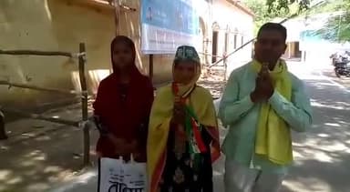 मिर्ज़ापुर: कछवां नगर पंचायत अध्यक्ष पद के लिए पीस पार्टी के प्रत्याशी ने नामांकन फार्म खरीदा, विकास के मुद्दे पर की चर्चा