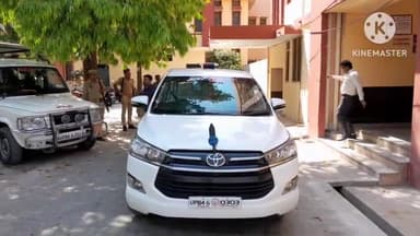 मैनपुरी: कचहरी रोड स्थित सदर तहसील में नामांकन स्थल का निरीक्षण करने पहुंचे डीएम अविनाश कृष्ण सिंह