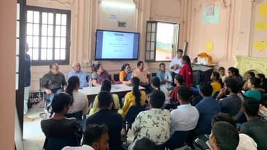 दरभंगा: LNMU के स्नातकोत्तर अंग्रेजी विभाग में सत्र 2022-24 में नामांकित छात्र-छात्राओं के लिए इंडक्शन प्रोग्राम का हुआ आयोजन