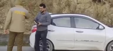 खुंडियां: खुंडिया मार्ग पर पुलिस ने यातायात नियमों के उल्लंघन पर ₹3500 का जुर्माना वसूला