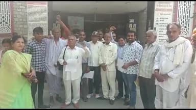 चित्तौड़गढ़: भारतीय किसान संघ चित्तौड़गढ़ के बैनर तले मुख्यमंत्री के नाम कलेक्ट्रेट पर जिला कलेक्टर को सौंपा ज्ञापन