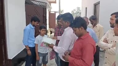 धनौरा: गजरौला नवादा रोड पर बुक डिपो पर पहुंचे अभिभावकों ने किया हंगामा, पैसे दोगुने लेने के लगाए आरोप