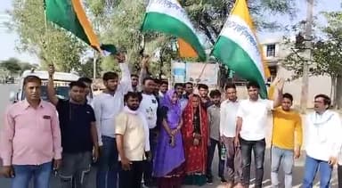 #राजगढ :- पूर्वी राजस्थान नहर परियोजना की मांगों को लेकर #संयुक्त मोर्चा महिला क्रांतिकारियो के साथ पैदल दिल्ली कूच