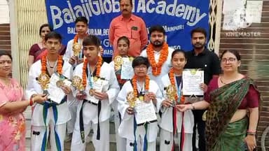 मैनपुरी: मैनपुरी शहर के बालाजी अकाडमी के 6 खिलाड़ियों ने जीता गोल्ड मेडल, विद्यालय में किया गया सम्मानित, दी गई बधाई
