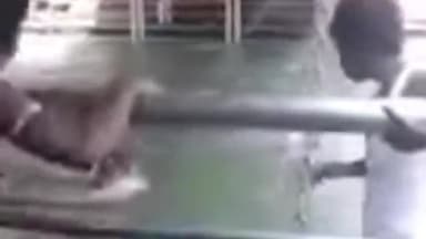 हरिद्वार: गंगा में नहाने के दौरान हाथ से चेन छूट जाने पर गंगा में बहे युवक की जल पुलिस के जवानों ने बचाई जान