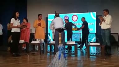 कांके: डॉक्टर श्यामा प्रसाद मुखर्जी विश्वविद्यालय में एनएसएस की ओर से यूथ हेल्थ अवेयरनेस प्रोग्राम का हुआ आयोजन