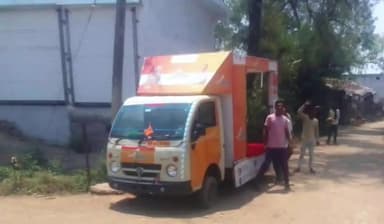 नरसिंहपुर: शासन की योजनाओं का प्रचार-प्रसार करने सांकल गांव पहुँचा प्रचार रथ