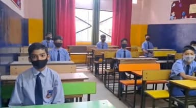 गाज़ियाबाद: कोराना के बढ़ते मामलों की रोकथाम को लेकर जिले के निजी स्कूलों में बरती जा रही है विशेष सावधानियां