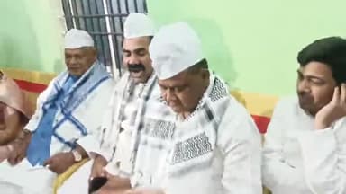 महुआ: विष्णु चौक स्थित ओसी पैलेस में आयोजित दावते इफ्तार में शामिल होने पहुंचे पूर्व मुख्यमंत्री जीतन राम मांझी