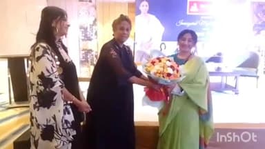 आगरा: संजय प्लेस स्थित होटल में स्पाइसी शुगर संस्था के कार्यक्रम में अभिनेत्री दिव्या दत्ता रहीं मौजूद, महिलाओं ने पूछे सवाल