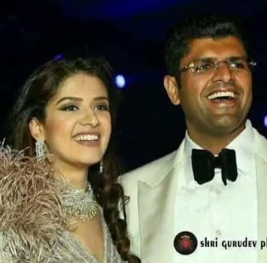 हरियाणा के #यशस्वी, #ऊर्जवान व #लोकप्रिय, युवा उपमुख्यमंत्री माननीय #श्री @dchautala  जी व #मेघना_चौटाला_जी को शादी की सालगिरह की बहुत बहुत बधाई एवं शुभकामनाएं